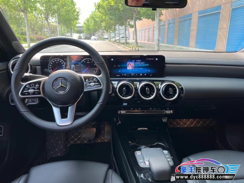 22年奔驰A轿车抵押车出售