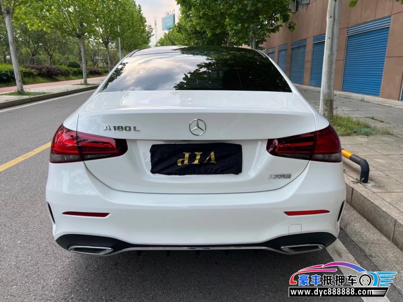 22年奔驰A轿车抵押车出售