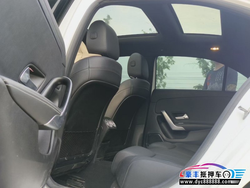 20年奔驰A轿车抵押车出售