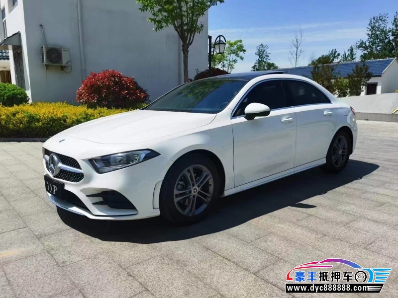 21年奔驰A轿车抵押车出售