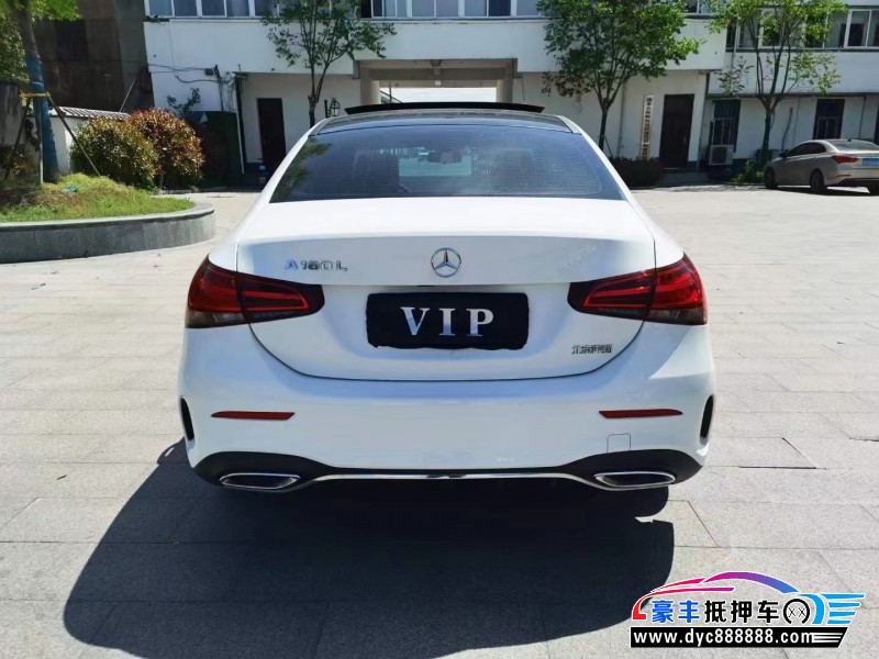 21年奔驰A轿车抵押车出售