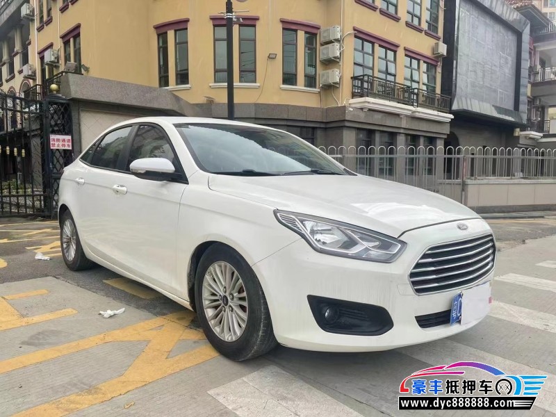 15年福特福睿斯轿车抵押车出售