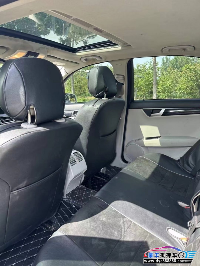 13年奔驰C轿车抵押车出售