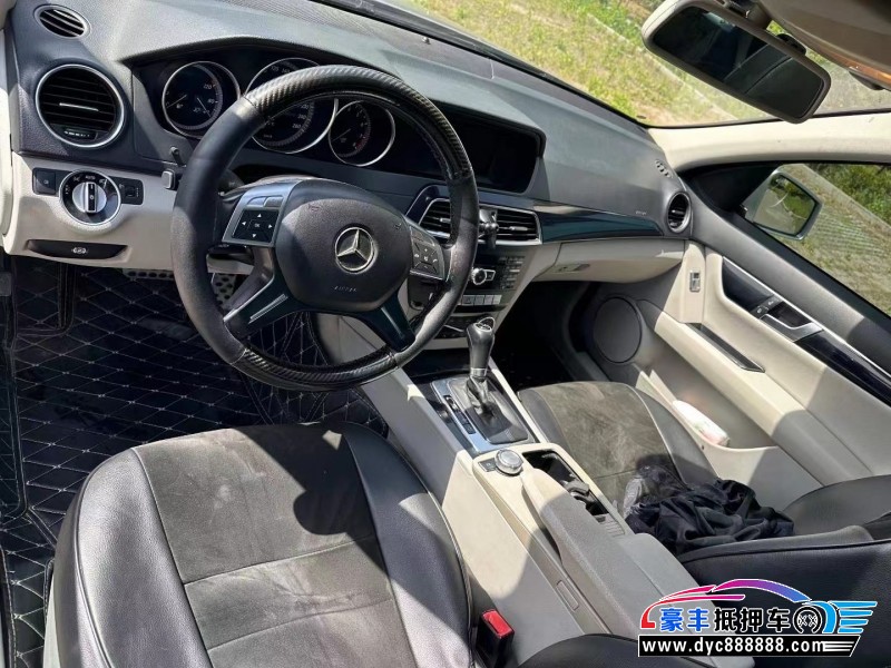 13年奔驰C轿车抵押车出售