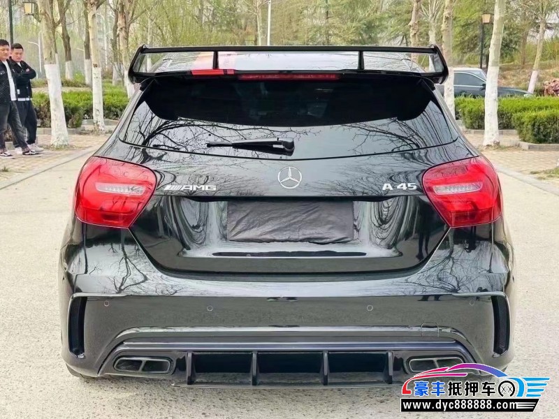 17年奔驰A轿车抵押车出售