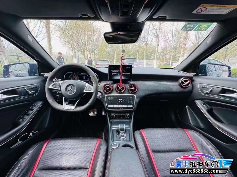 17年奔驰A轿车抵押车出售