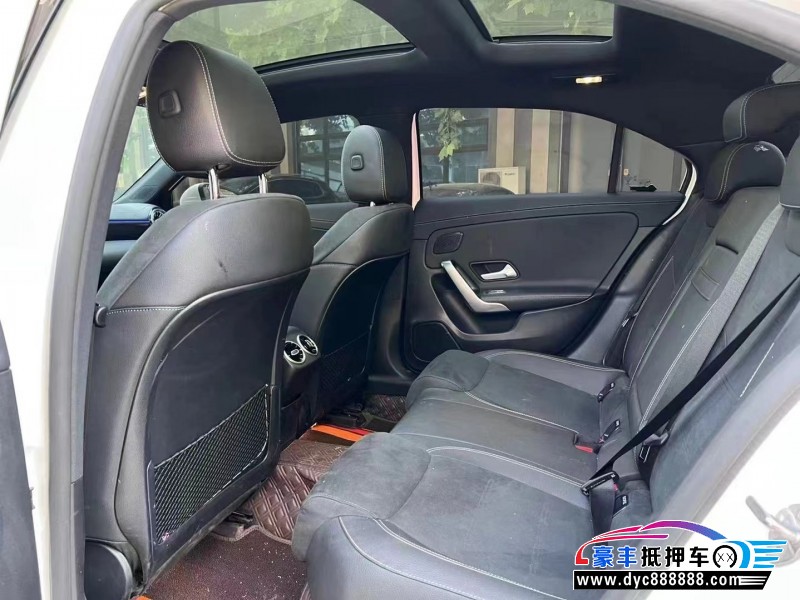 20年奔驰A轿车抵押车出售