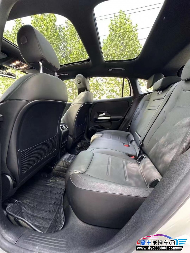 20年奔驰GLA轿车抵押车出售