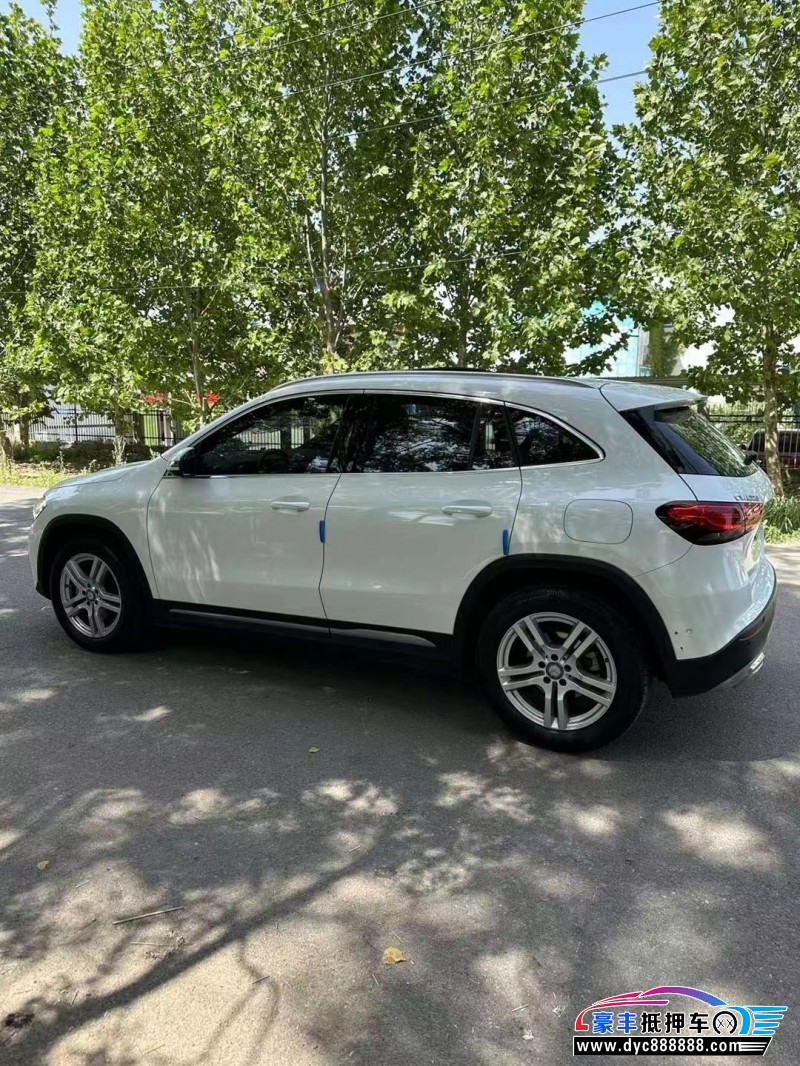 20年奔驰GLA轿车抵押车出售