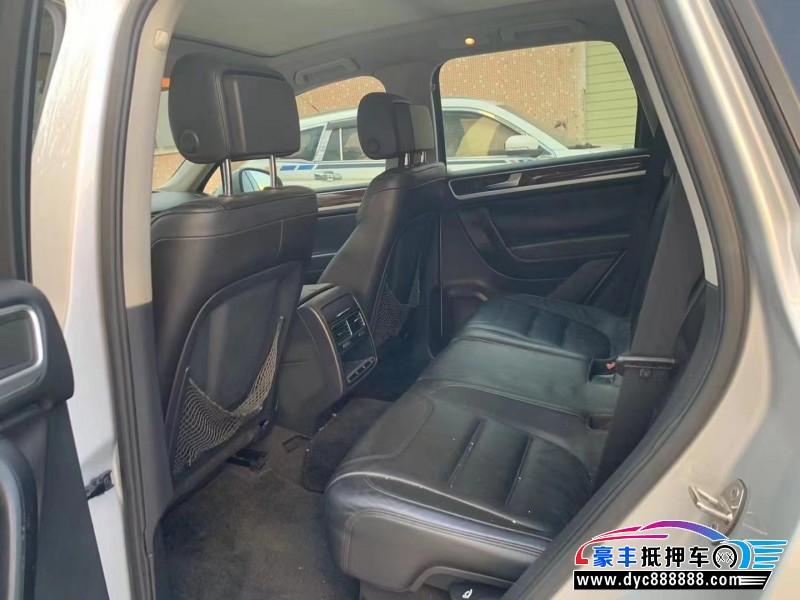 11年大众途锐轿车抵押车出售