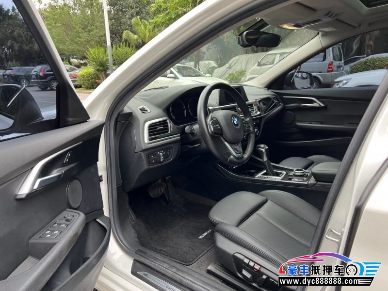 18年宝马1系轿车抵押车出售