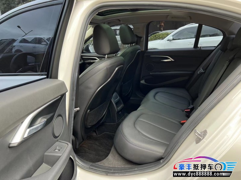 18年宝马1系轿车抵押车出售