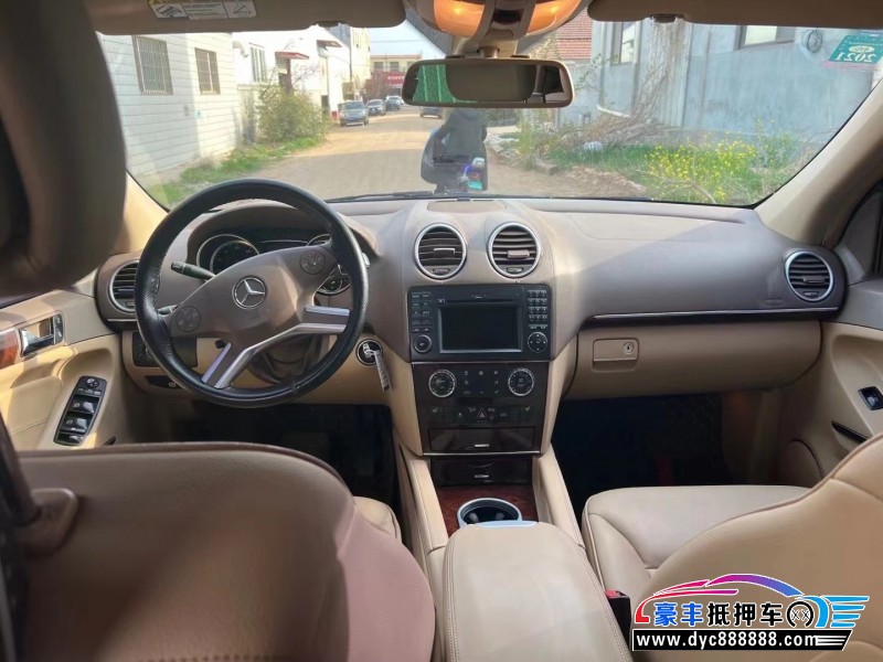 12年奔驰GL轿车抵押车出售