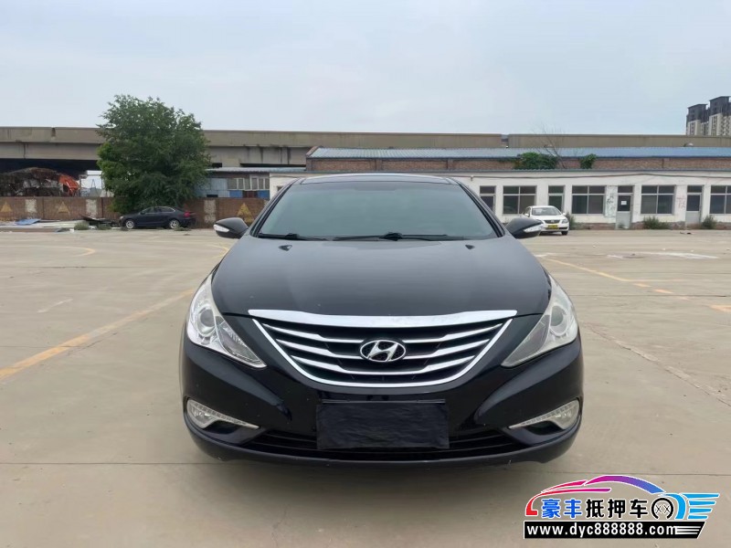 13年现代索纳塔轿车抵押车出售