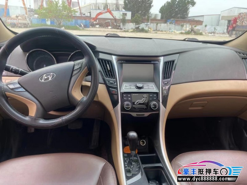 13年现代索纳塔轿车抵押车出售