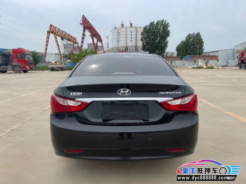 13年现代索纳塔轿车抵押车出售