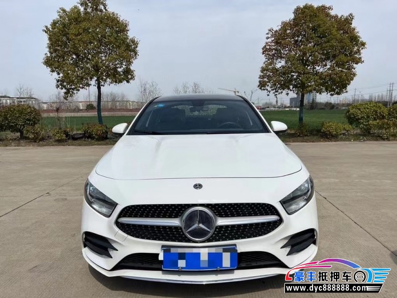 19年奔驰A轿车抵押车出售