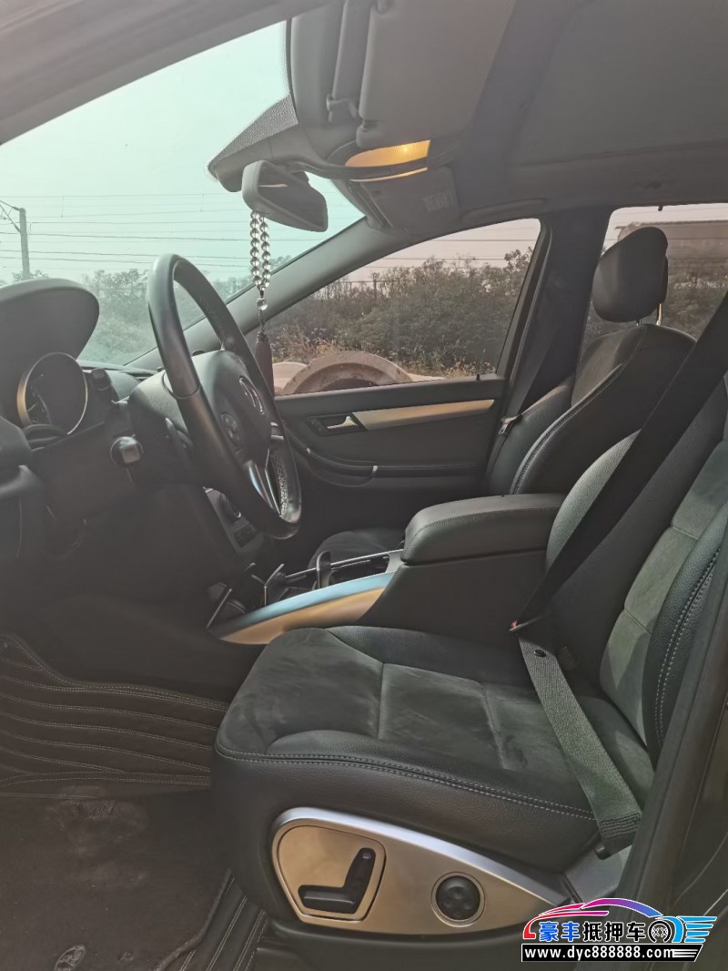 17年奔驰R级轿车抵押车出售