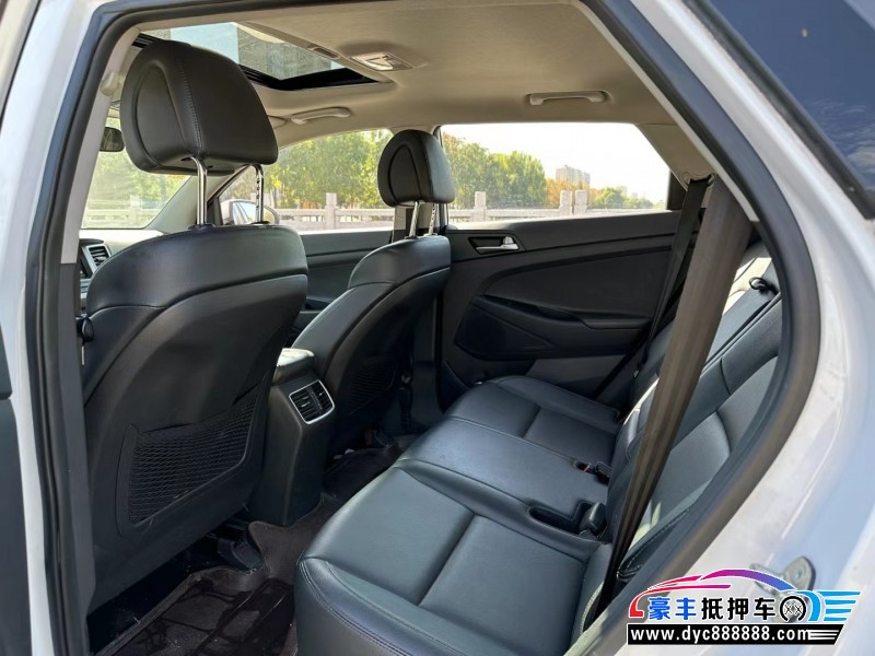 18年现代途胜轿车抵押车出售