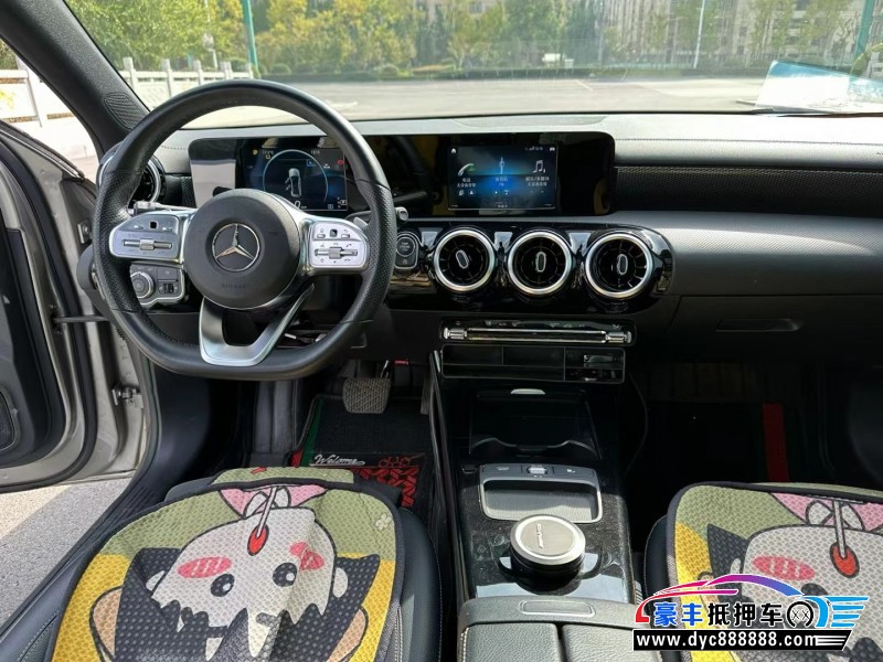 20年奔驰A轿车抵押车出售