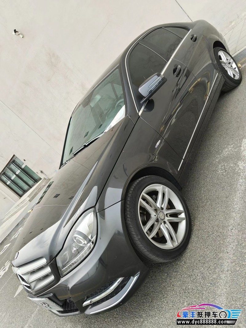 13年奔驰C轿车抵押车出售