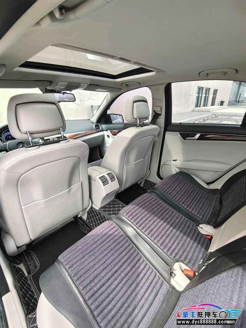 13年奔驰C轿车抵押车出售