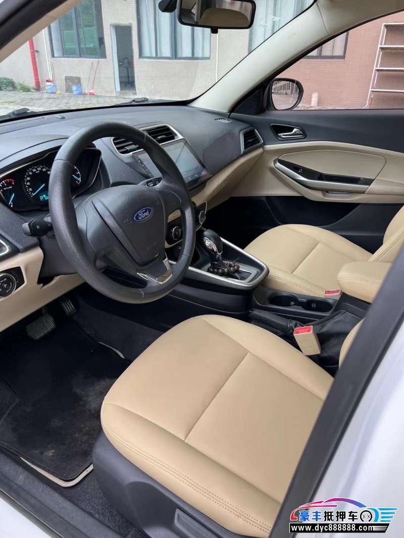 18年福特福睿斯轿车抵押车出售