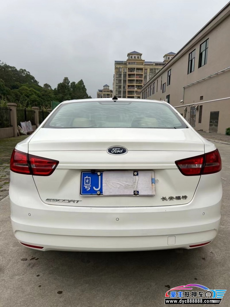 18年福特福睿斯轿车抵押车出售