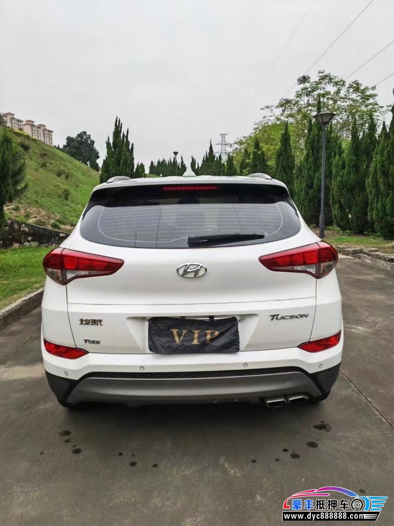 17年现代途胜轿车抵押车出售