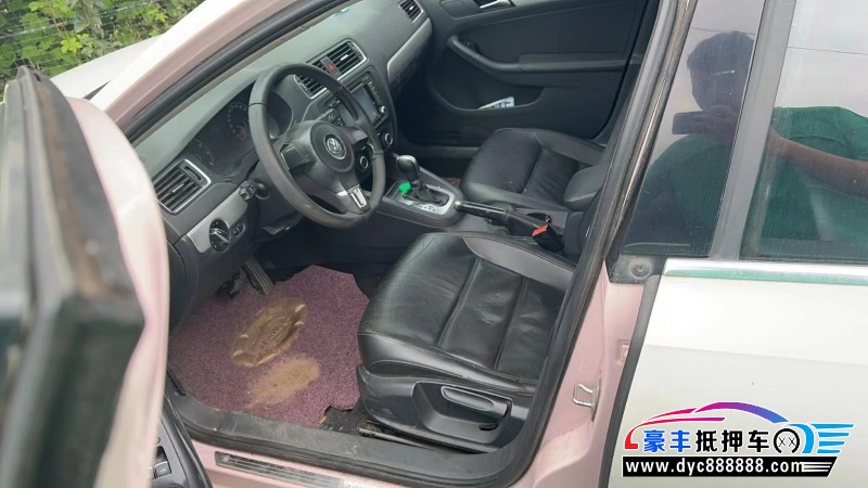 14年大众速腾轿车抵押车出售