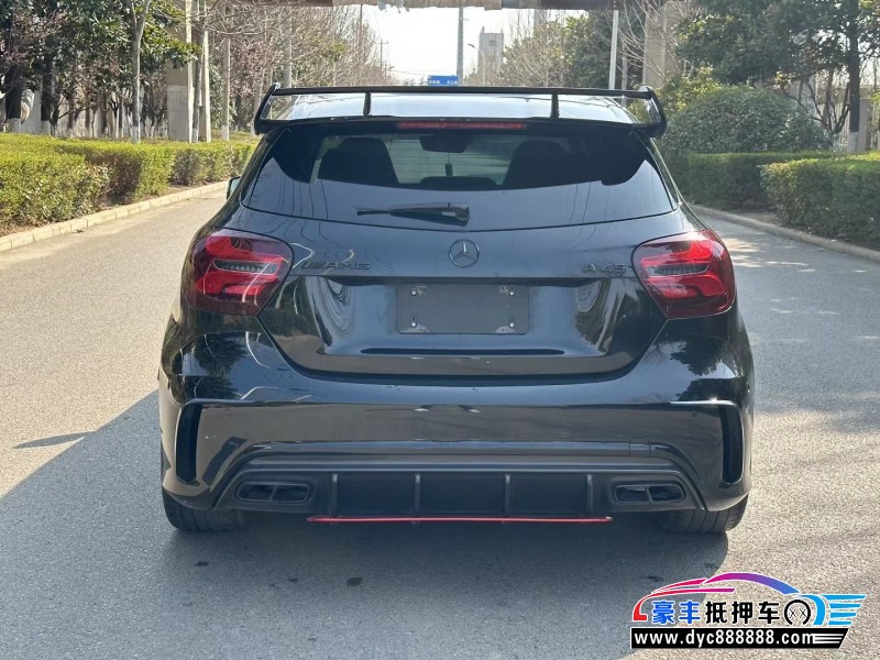 17年奔驰A轿车抵押车出售