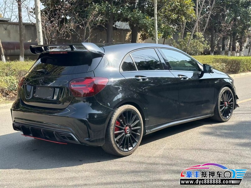 17年奔驰A轿车抵押车出售