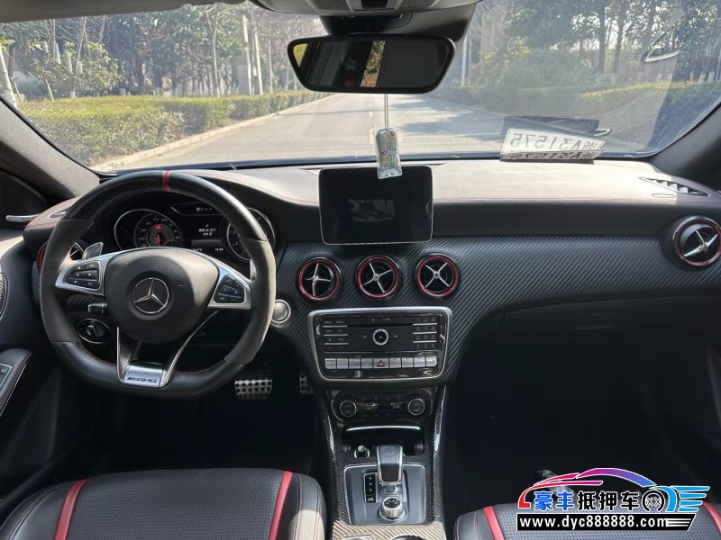 17年奔驰A轿车抵押车出售