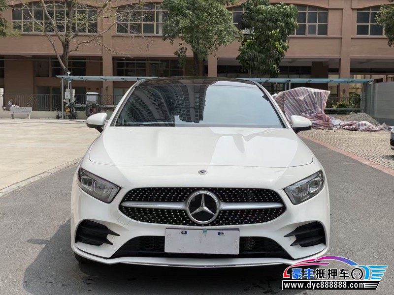 22年奔驰A轿车抵押车出售