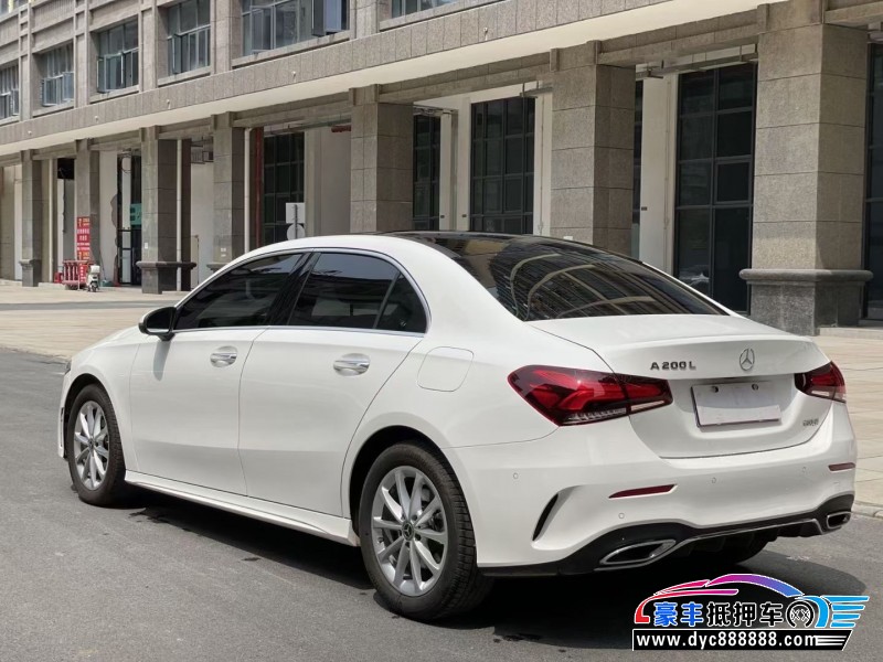 22年奔驰A轿车抵押车出售