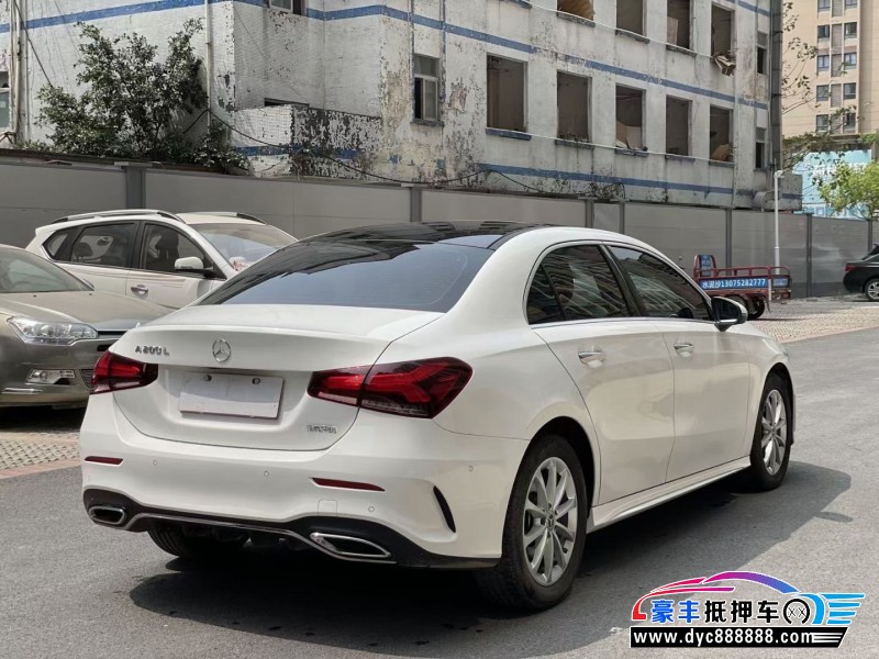 22年奔驰A轿车抵押车出售