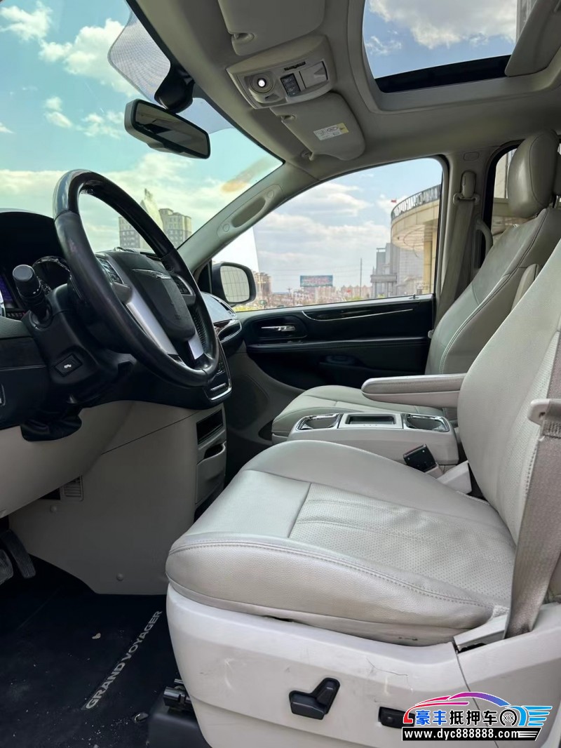 15年克莱斯勒大捷龙MPV抵押车出售