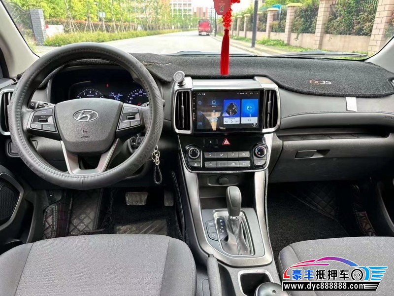 17年现代ix35轿车抵押车出售