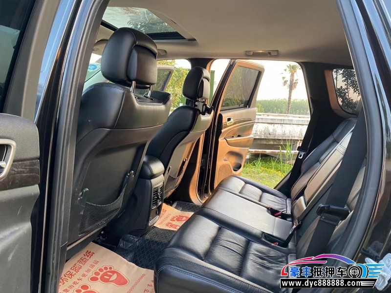 12年Jeep大切诺基轿车抵押车出售