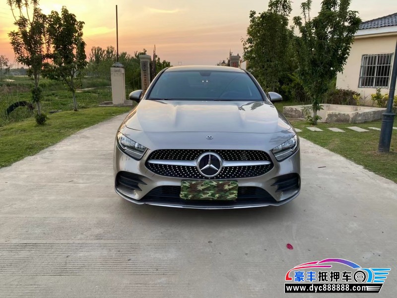 19年奔驰A轿车抵押车出售