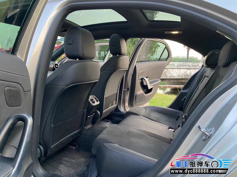 19年奔驰A轿车抵押车出售