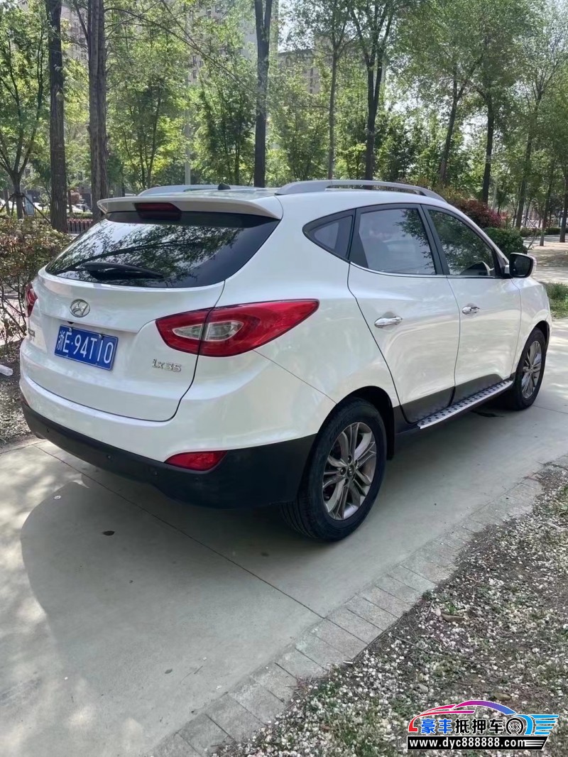 16年现代ix35轿车抵押车出售