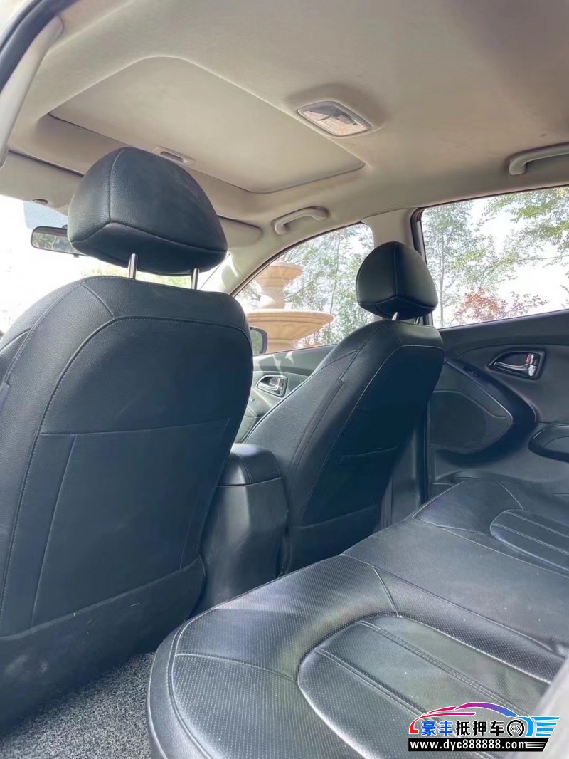 16年现代ix35轿车抵押车出售