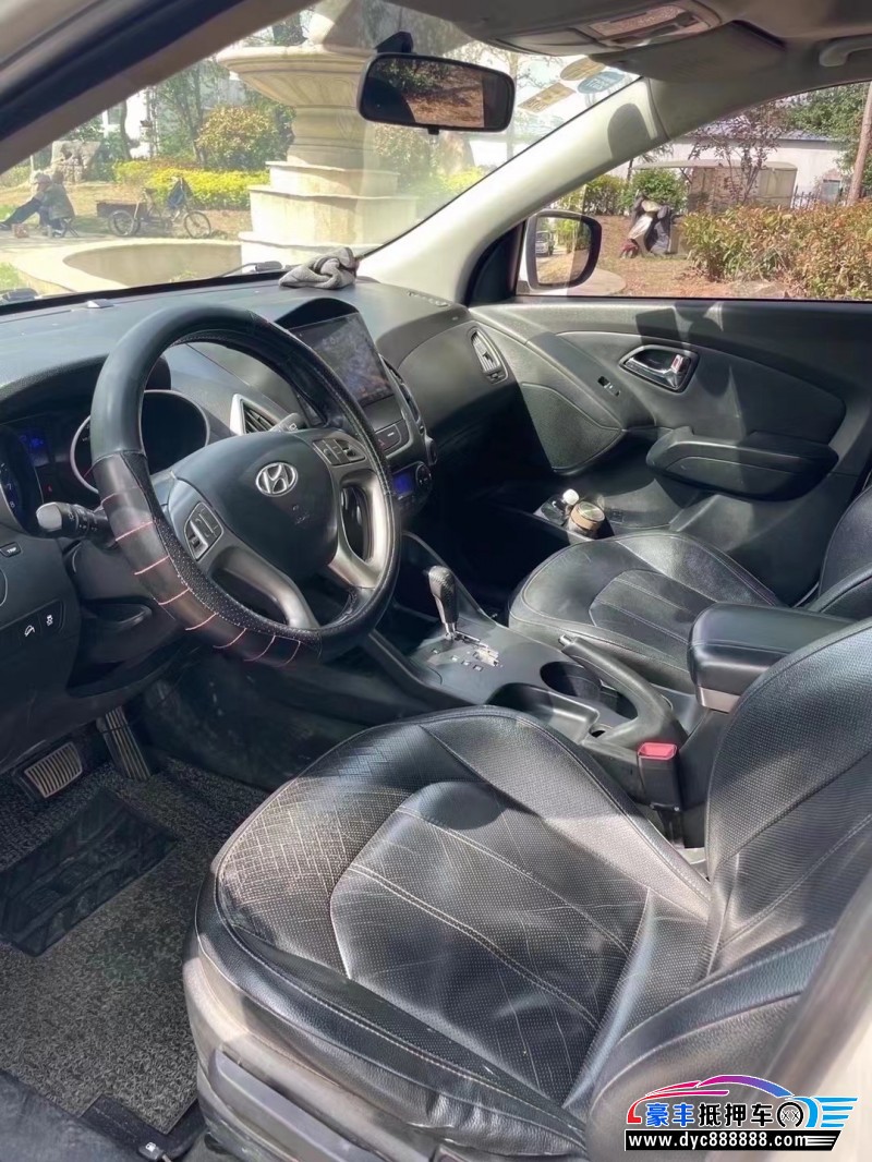 16年现代ix35轿车抵押车出售