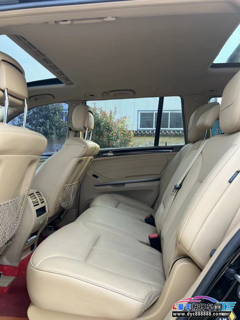 12年奔驰GL级轿车抵押车出售