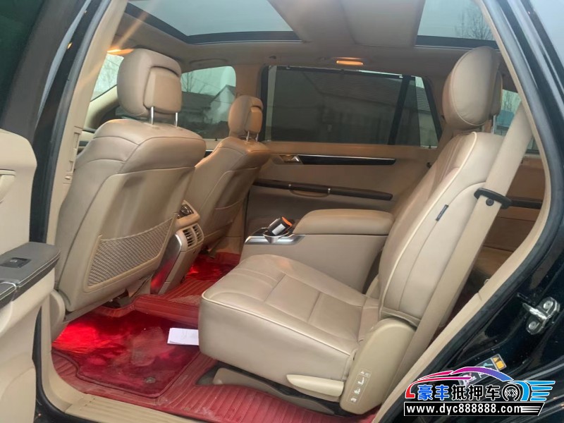 14年奔驰R级轿车抵押车出售