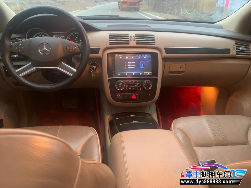 14年奔驰R级轿车抵押车出售