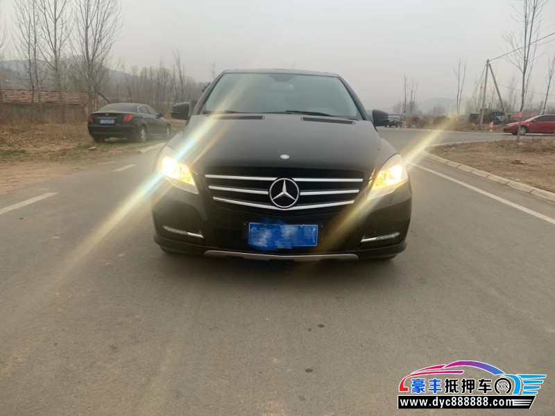 14年奔驰R级轿车抵押车出售