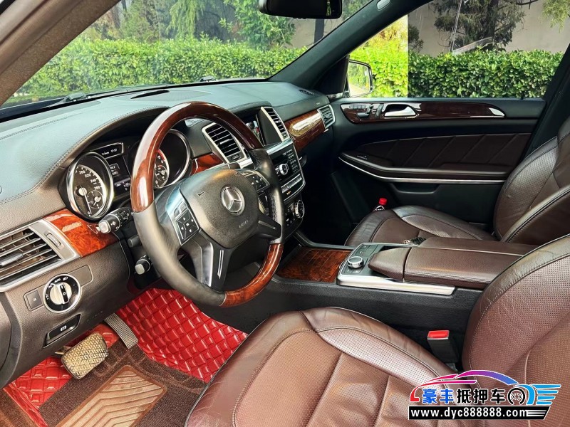 13年奔驰GL级轿车抵押车出售