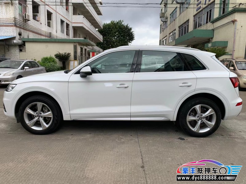 19年奥迪Q5轿车抵押车出售